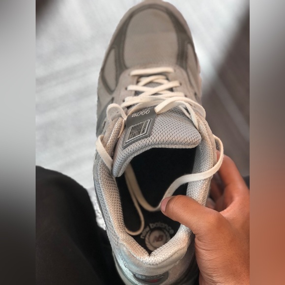 Gray & white New balance 990 v5 worn twice - Picture 2 of 3